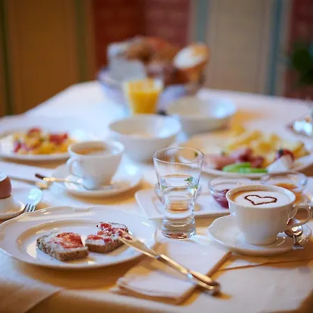 Bed & Breakfast Hotel Garni Schneider