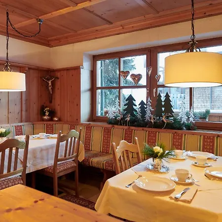Hotel Garni Schneider Bed & Breakfast Lech am Arlberg