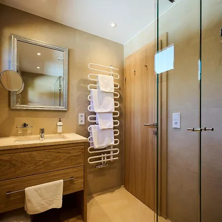 فندق مبيت وإفطار Garni Schneider 3*