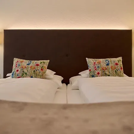 Hotel Garni Schneider Bed & Breakfast Lech am Arlberg